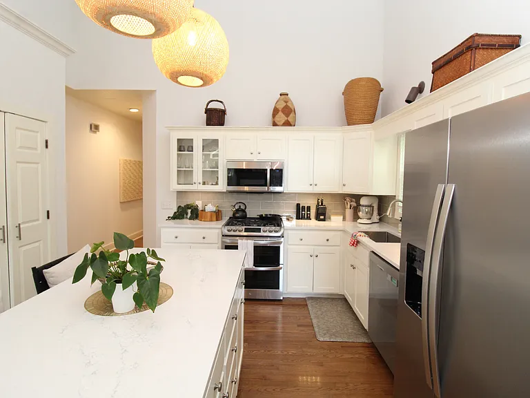 1401 NE Dysart Woods Ln — Photo 9