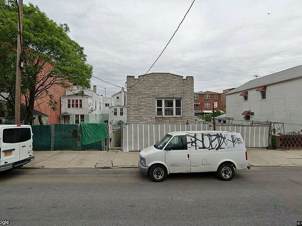 1st image of 157 28th Ave