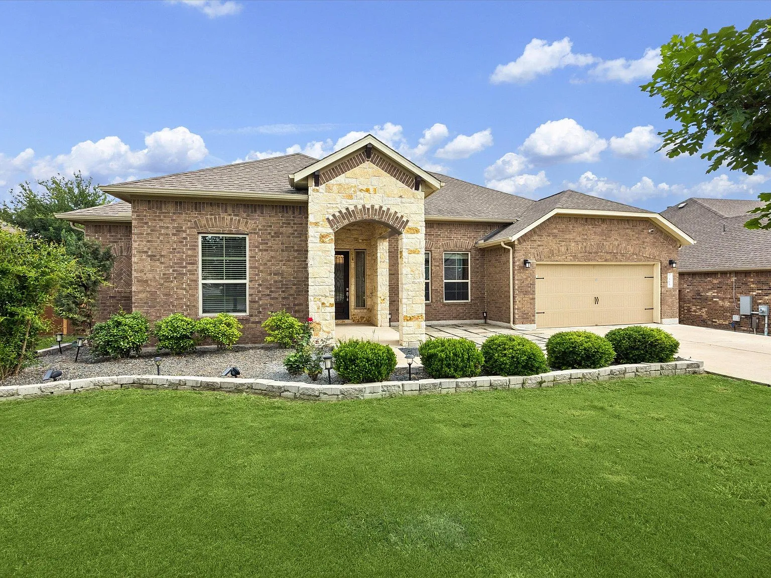 4 bed, 3.0 bath, 3009 sqft, $2,850 — Photo 1