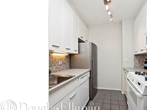 2nd image of 62 W 62nd St APT 24C