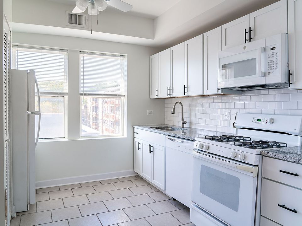 1st image of 4806 N Avers Ave #301
