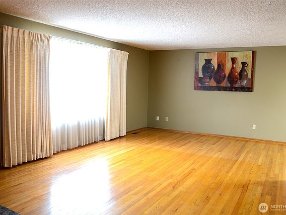 3rd image of 1216 Maxwell Street