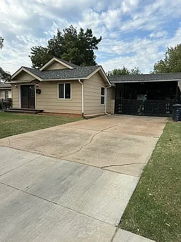 1405 SW 31st St — Photo 2