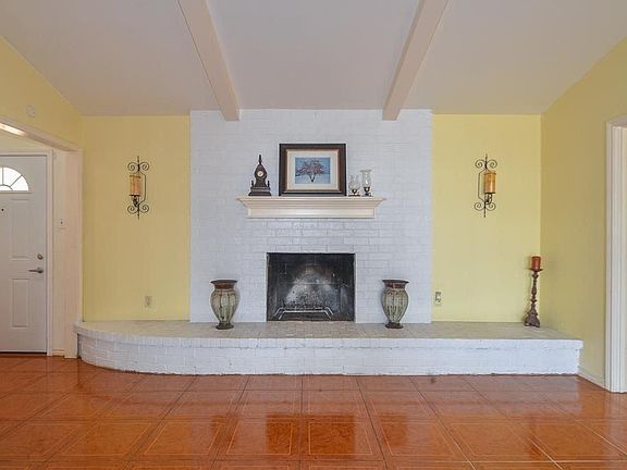 4th image of 11815 Bloomington Ln