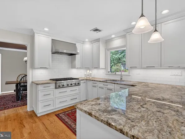 11128 Emack Rd, Beltsville, MD 20705