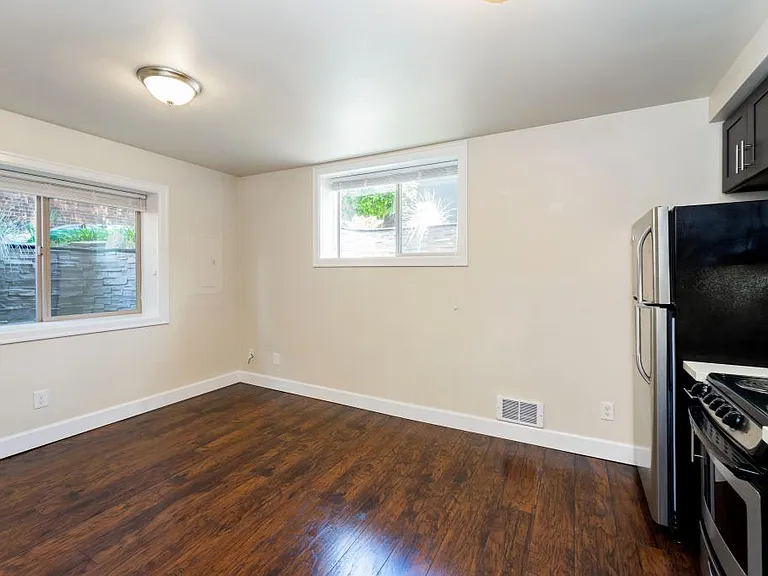 2038 Yale Ave E #7 — Photo 8