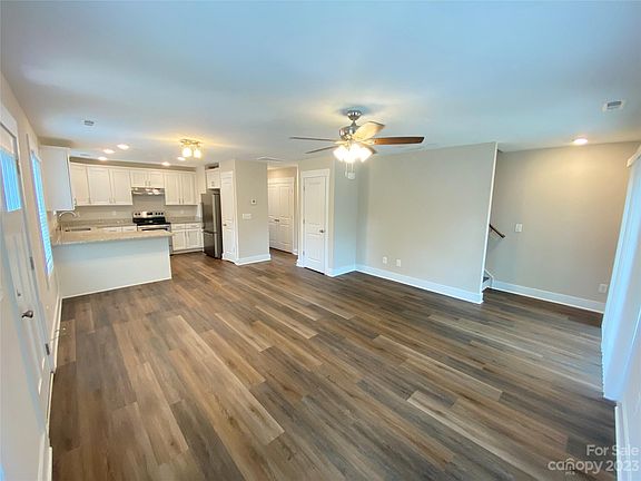 4th image of 1255 Carolyn Ave