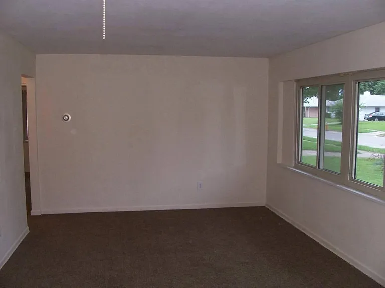 3827 Kingswood Dr — Photo 7