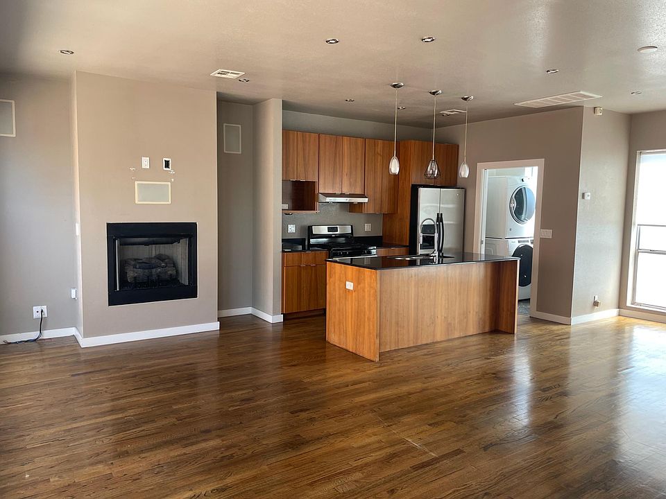 Living Room / Kitchen