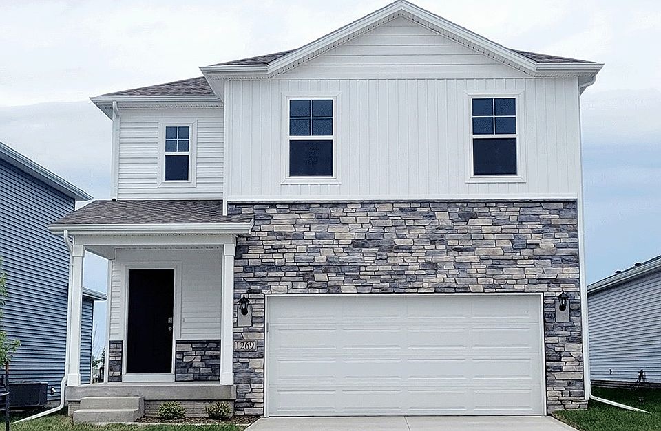1st image of 665 NW Williamsburg Ln