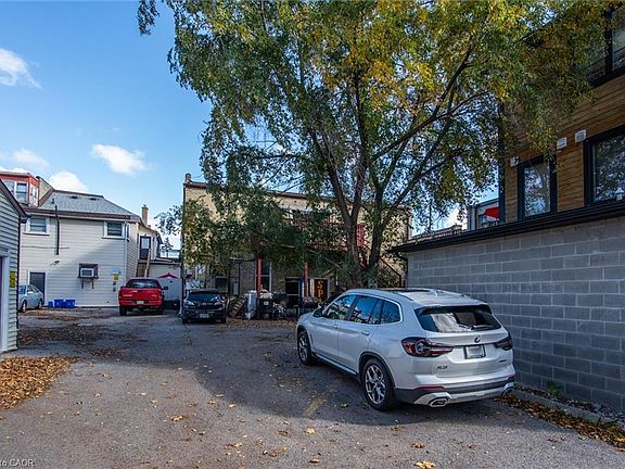 4th image of 660 King St E