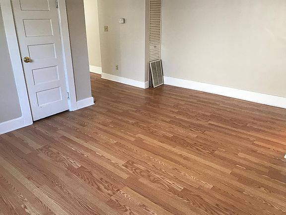 5th image of 318 Meek St