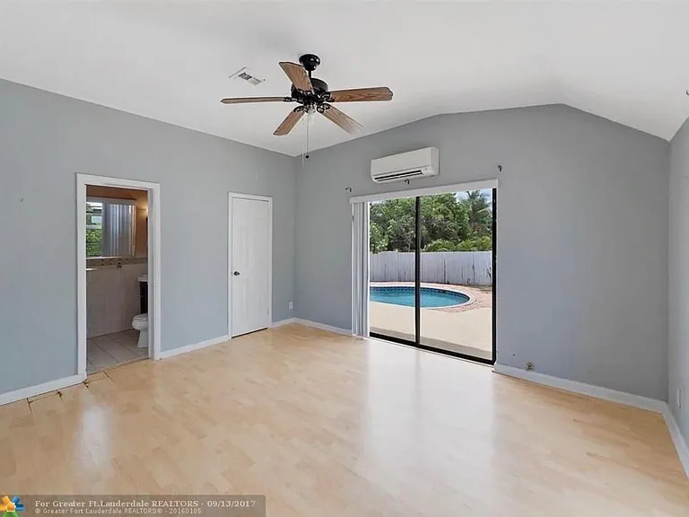 1425 NE 4th Ct — Photo 22