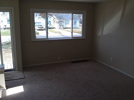 Spacious living room