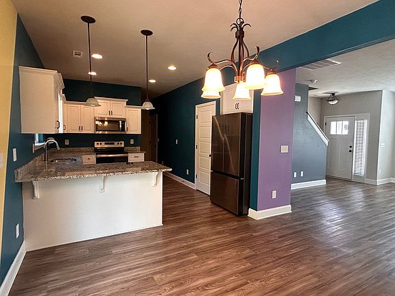 5th image of 204 Pebble Ln