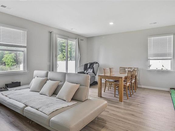 3rd image of 301 Merganser Dr