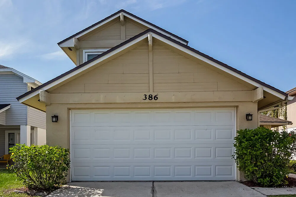 3 bed, 2.5 bath, 1643 sqft, $2,590 — Photo 1