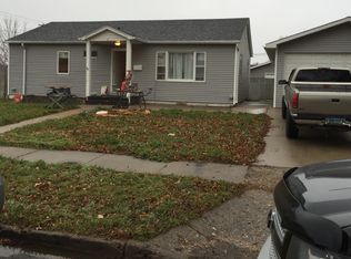 320 19th St NW, Minot, ND 58703