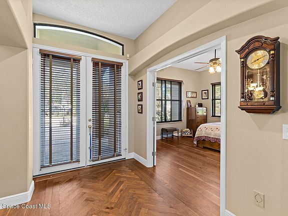 5th image of 3031 Southern Oaks Dr