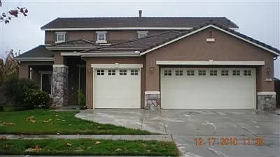 6077 E Fountain Way photo 1