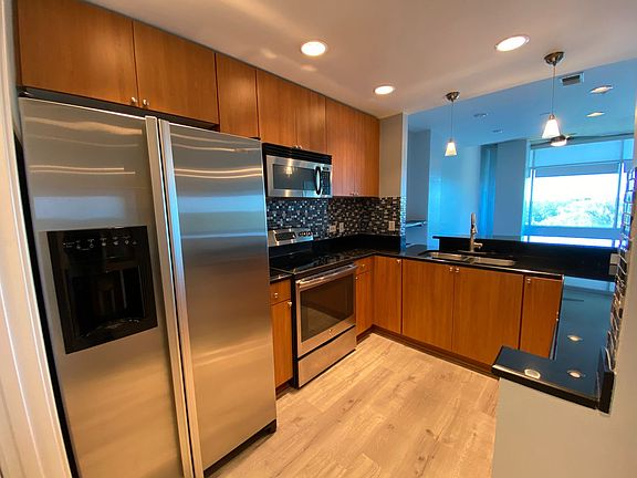2nd image of 525 E Jackson St Unit 603