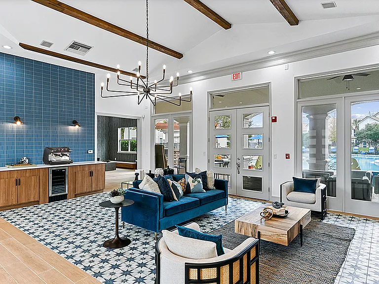 Halston World Gateway Apartment Homes — Photo 10