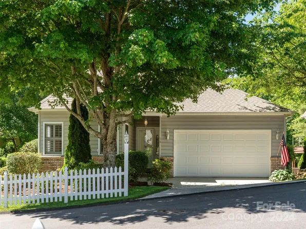 15 Ashefield Ct, Hendersonville, NC 28791