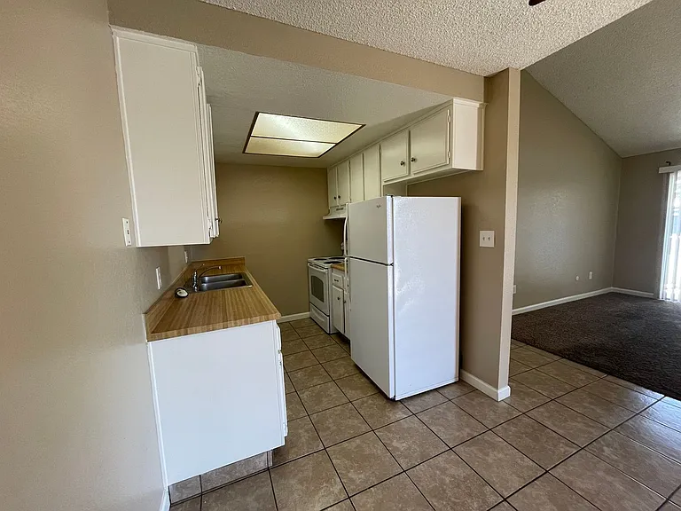 4830 Columbus St — Photo 14