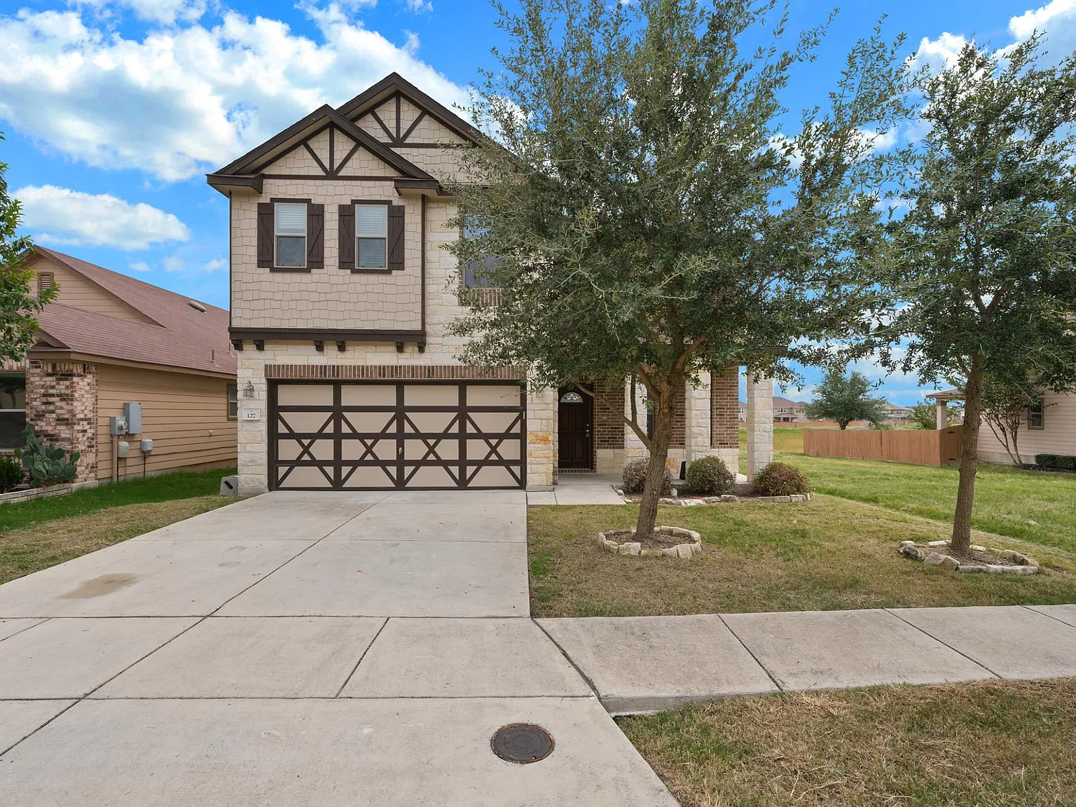 5 bed, 3.5 bath, 2892 sqft, $1,950 — Photo 1