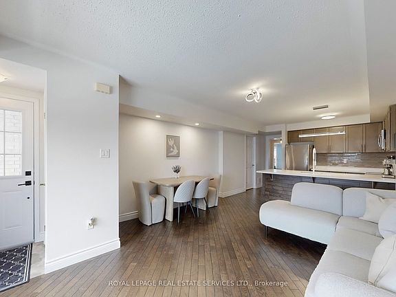 5th image of 158 Kingston Rd W