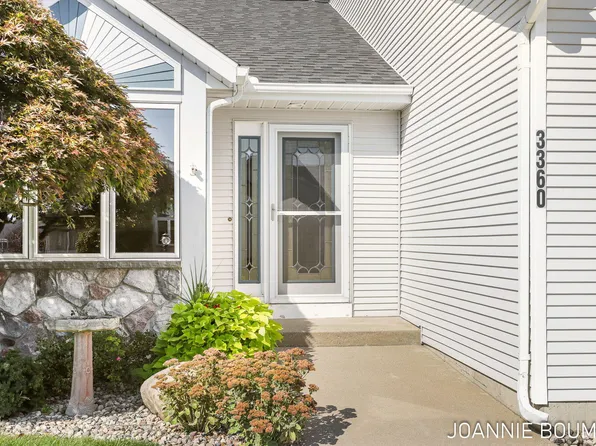 3360 Starboard Dr #81, Holland, MI 49424