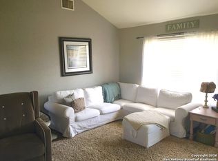 112 Plainview Dr, Poth, TX 78147