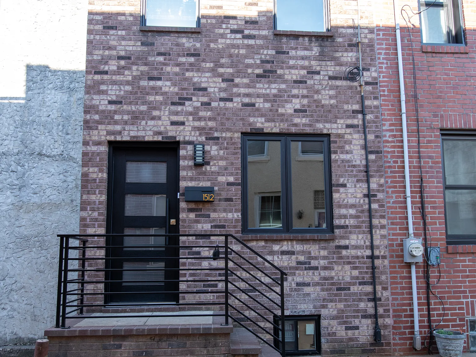 2 bed, 900 sqft, $2,350 — Photo 2