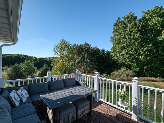 3rd image of 6390 Lindhurst Dr