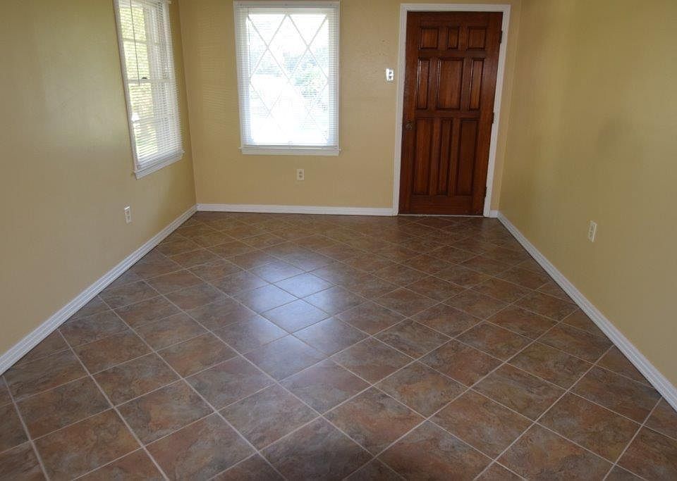 2nd image of 67 Elizabeth Ave