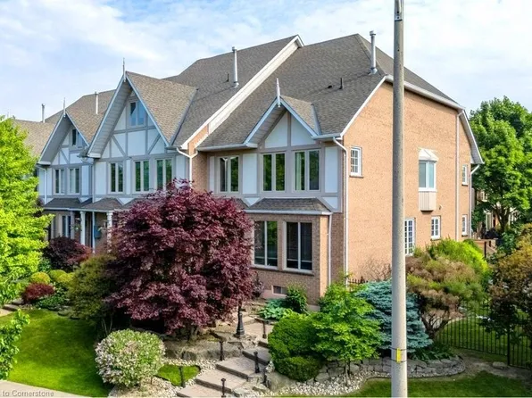 90 Waterford Cres, Hamilton, ON L8E 4Z7