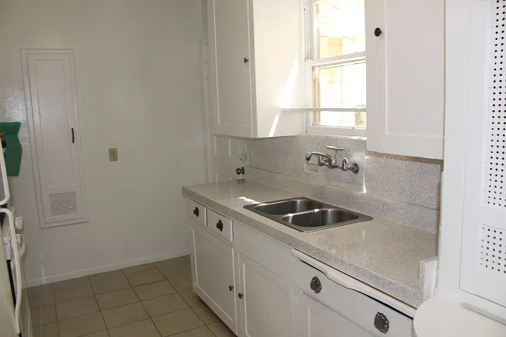 Spacious corner unit in Cortez Hills! — Photo 3