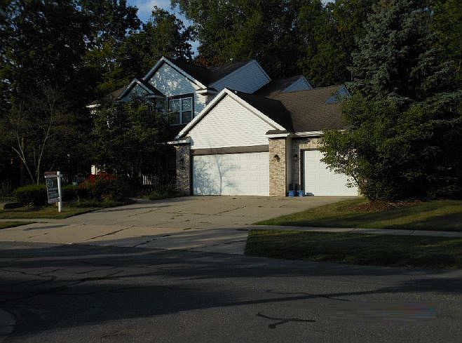 2nd image of 3592 Meadowgrove Dr SE