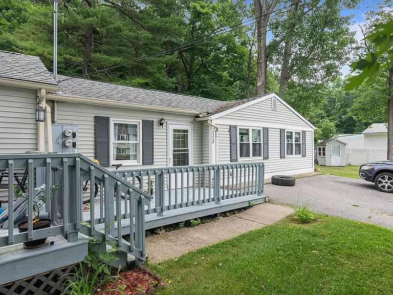 225 Bean Rd #B — Photo 1