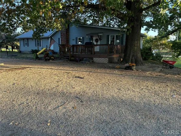 32954 Irish Ln, Brighton, IL 62012