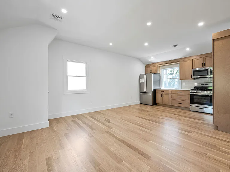 399 Gilbert St #399 — Photo 6