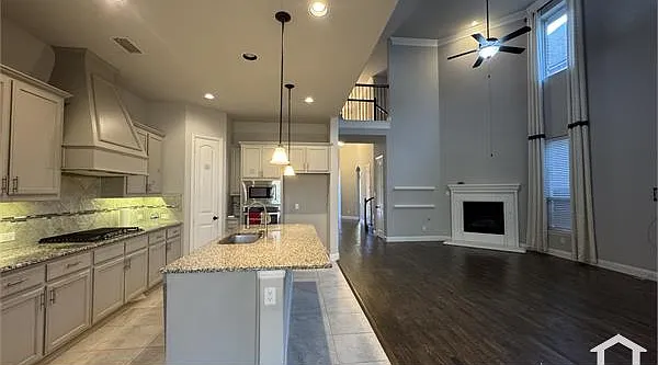 5912 Adair Ln — Photo 2