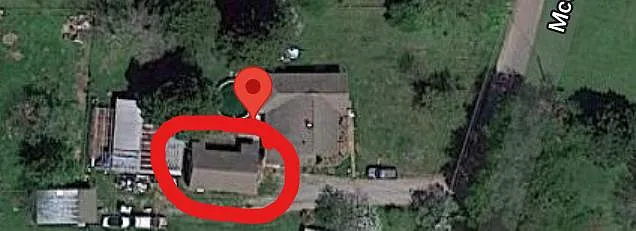 This is the apartment just off the rear corner of the main house. The structure behind the apartment has been removed.