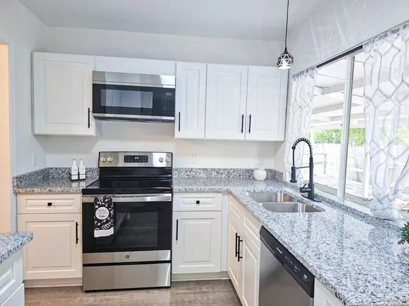 6606 Lake Glen, San Antonio, TX 78244