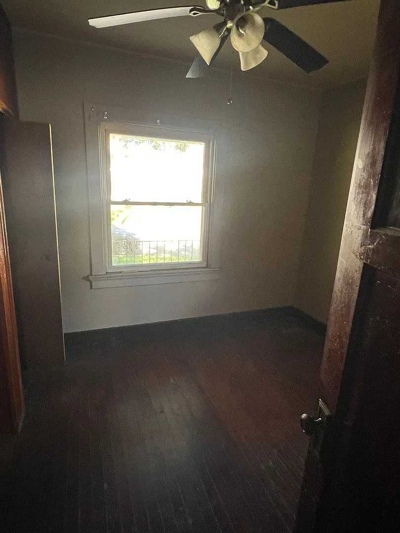 2 bedroom, 1 bathroom house with family room — Photo 2
