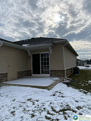 251 Huntington Ln — Photo 12
