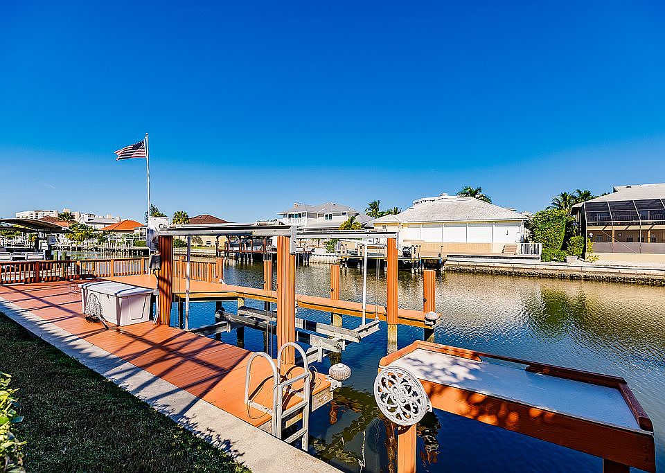 Direct boat access to Gulf!