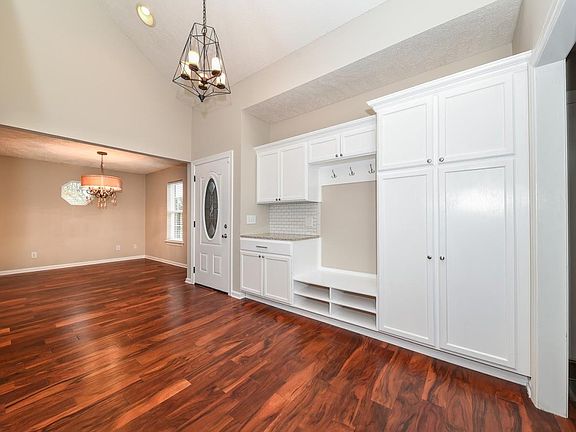 2nd image of 1734 Lucille Ln