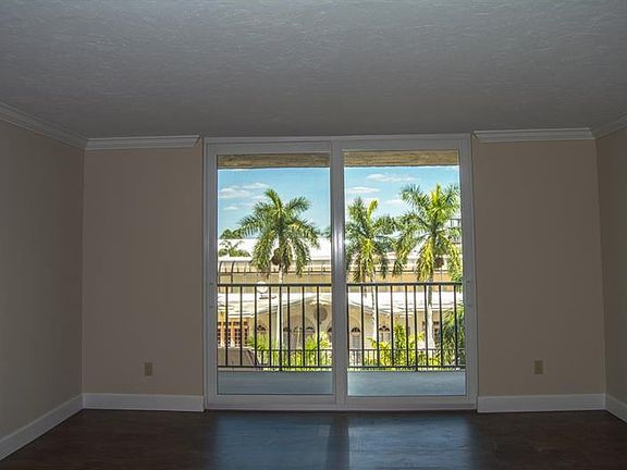 5th image of 101 S Gulfstream Ave Unit 5E