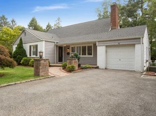 92 Baraud Rd N, Scarsdale, NY 10583